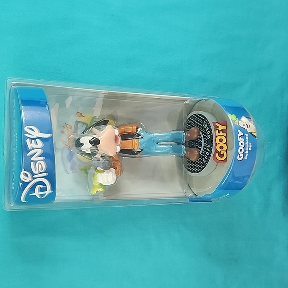 BNIB Disney Goofy Bobblehead Doll - Picture 1 of 16